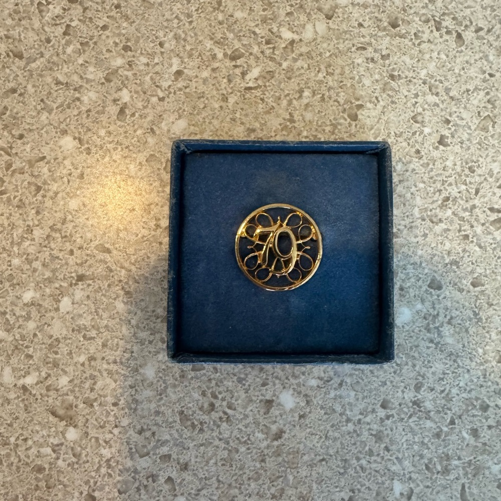 Avon Gold 79 pin